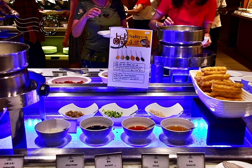 台南：大億麗緻酒店，共同市場自助餐廳晚餐、早餐