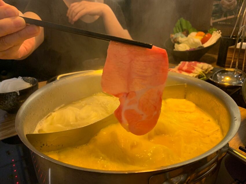台北｜行天宮 撈啥鍋物 南瓜牛奶鍋香濃滑順 一年四季都是你的吃鍋日！