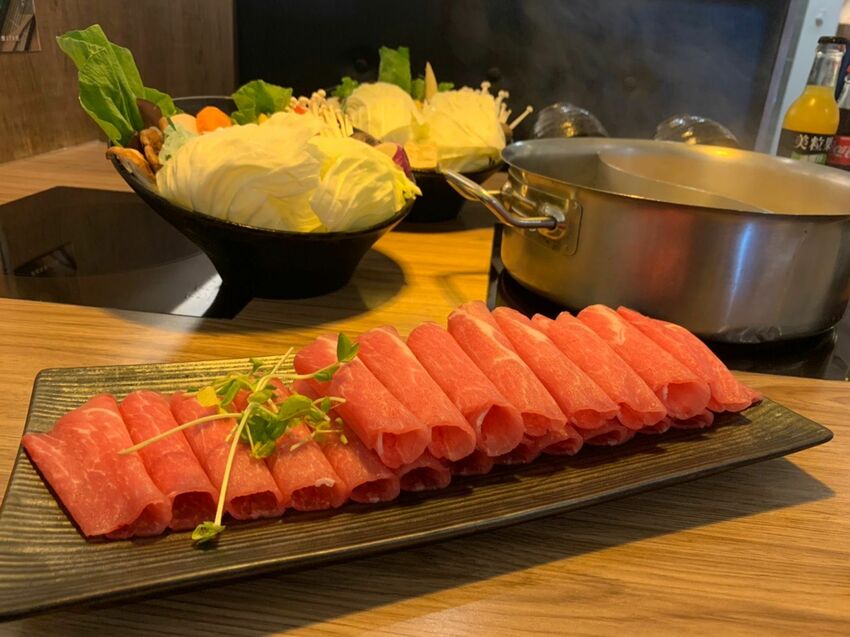 台北｜行天宮 撈啥鍋物 南瓜牛奶鍋香濃滑順 一年四季都是你的吃鍋日！