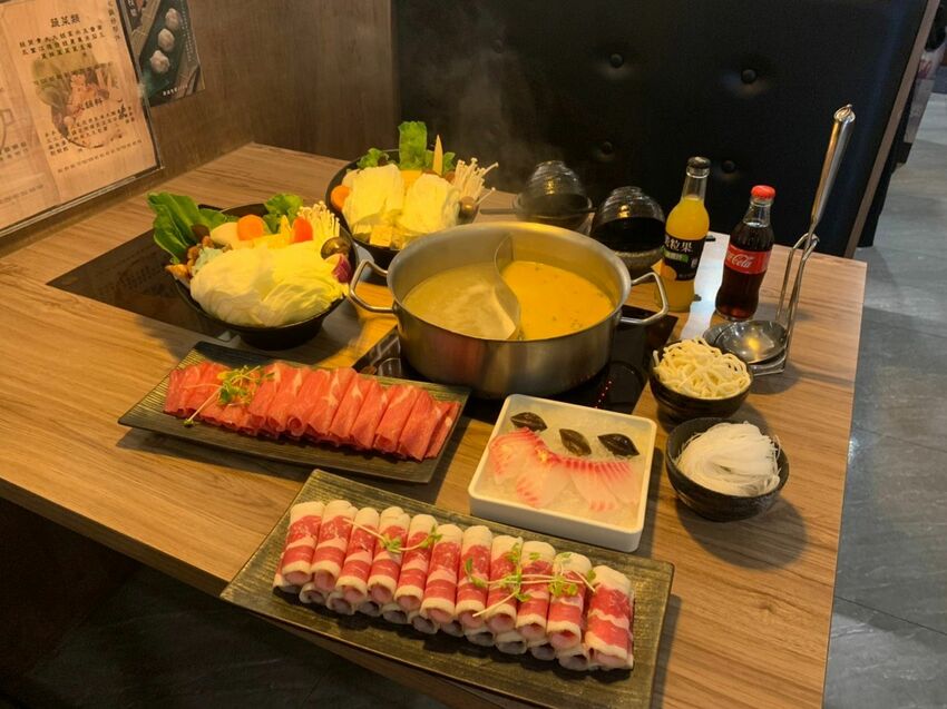 台北｜行天宮 撈啥鍋物 南瓜牛奶鍋香濃滑順 一年四季都是你的吃鍋日！