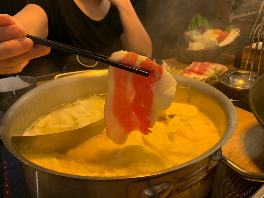 台北｜行天宮 撈啥鍋物 南瓜牛奶鍋香濃滑順 一年四季都是你的吃鍋日！