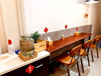 〔新竹東門市場〕-硬派主廚的軟嫩料理，菜單推薦、必吃心頭軟嫩炙燒煙燻牛排、半筋半肉燉湯…平價、懷舊又美味餐廳