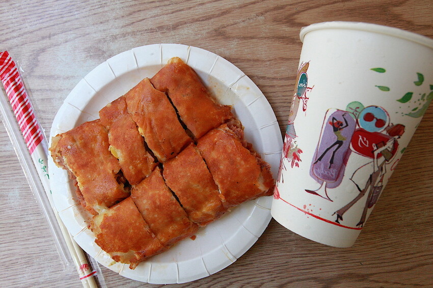 台南市中西區吃。台南市|中西區。「可香巢」隱身在家齊女中附近熱門蛋餅店,採用起司包覆餅皮超獨特的蛋餅「可香巢」。