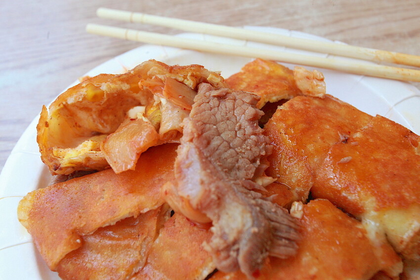 台南市中西區吃。台南市|中西區。「可香巢」隱身在家齊女中附近熱門蛋餅店,採用起司包覆餅皮超獨特的蛋餅「可香巢」。