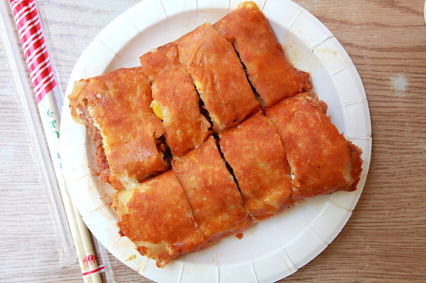 台南市中西區吃。台南市|中西區。「可香巢」隱身在家齊女中附近熱門蛋餅店,採用起司包覆餅皮超獨特的蛋餅「可香巢」。