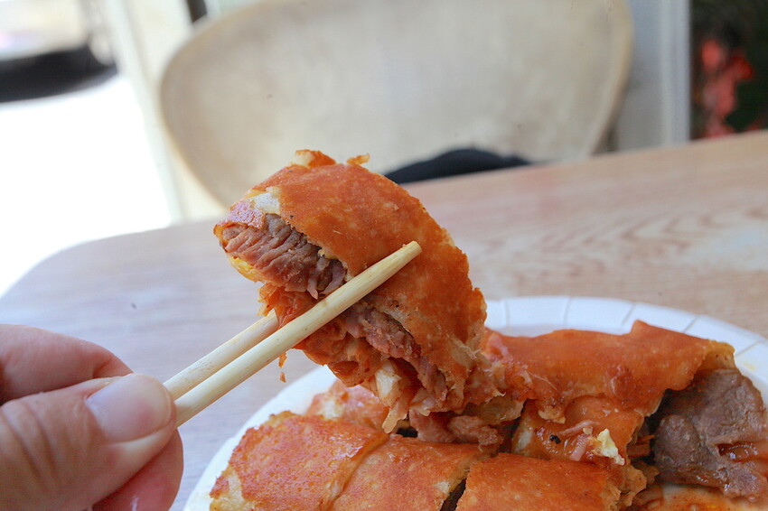 台南市中西區吃。台南市|中西區。「可香巢」隱身在家齊女中附近熱門蛋餅店,採用起司包覆餅皮超獨特的蛋餅「可香巢」。