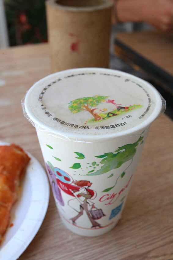 台南市中西區吃。台南市|中西區。「可香巢」隱身在家齊女中附近熱門蛋餅店,採用起司包覆餅皮超獨特的蛋餅「可香巢」。