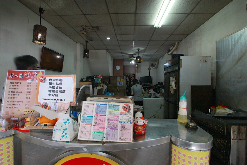 台南市中西區吃。台南市|中西區。「可香巢」隱身在家齊女中附近熱門蛋餅店,採用起司包覆餅皮超獨特的蛋餅「可香巢」。