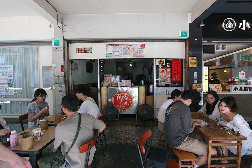 台南市中西區吃。台南市|中西區。「可香巢」隱身在家齊女中附近熱門蛋餅店,採用起司包覆餅皮超獨特的蛋餅「可香巢」。
