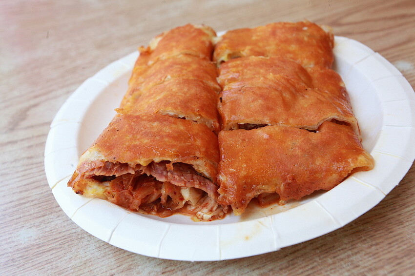 台南市中西區吃。台南市|中西區。「可香巢」隱身在家齊女中附近熱門蛋餅店,採用起司包覆餅皮超獨特的蛋餅「可香巢」。