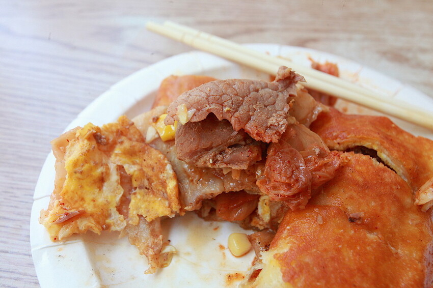 台南市中西區吃。台南市|中西區。「可香巢」隱身在家齊女中附近熱門蛋餅店,採用起司包覆餅皮超獨特的蛋餅「可香巢」。