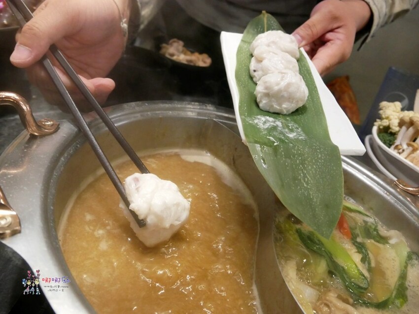 桃園南崁火鍋店進門先送一盤肉，還有自助吧免費吃到飽！壽喜牛飯豪好吃 | 哪哪麻