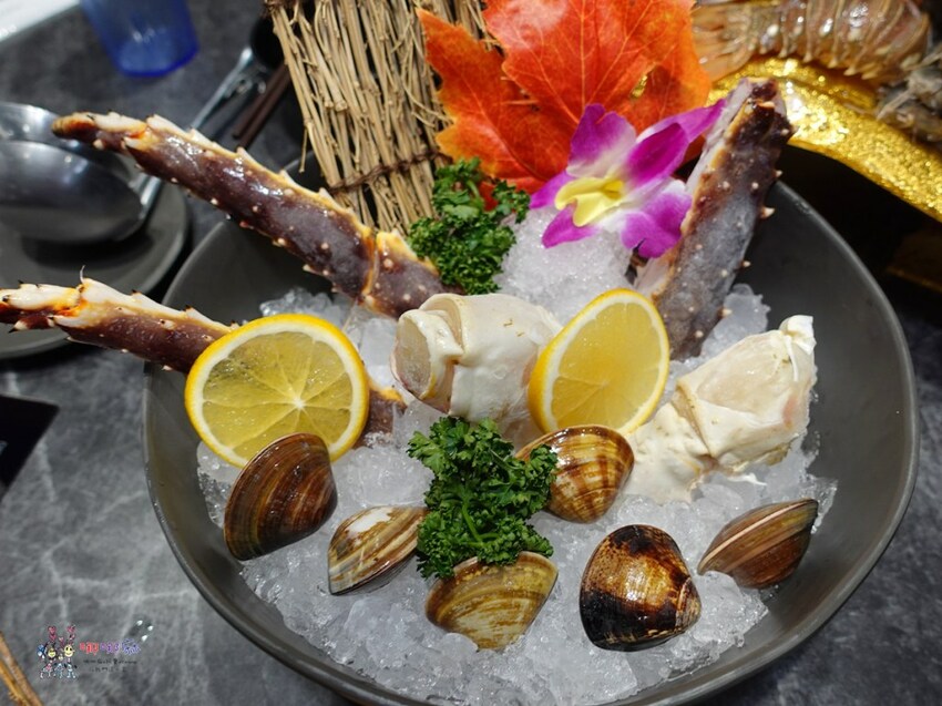 桃園南崁火鍋店進門先送一盤肉，還有自助吧免費吃到飽！壽喜牛飯豪好吃 | 哪哪麻