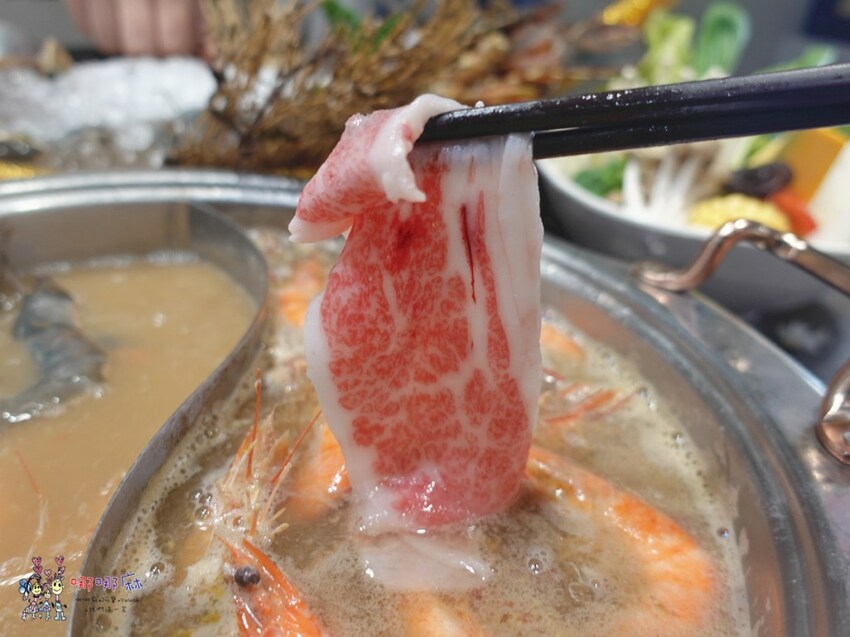 桃園南崁火鍋店進門先送一盤肉，還有自助吧免費吃到飽！壽喜牛飯豪好吃 | 哪哪麻