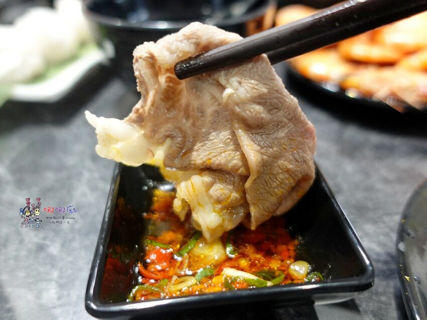 桃園南崁火鍋店進門先送一盤肉，還有自助吧免費吃到飽！壽喜牛飯豪好吃 | 哪哪麻