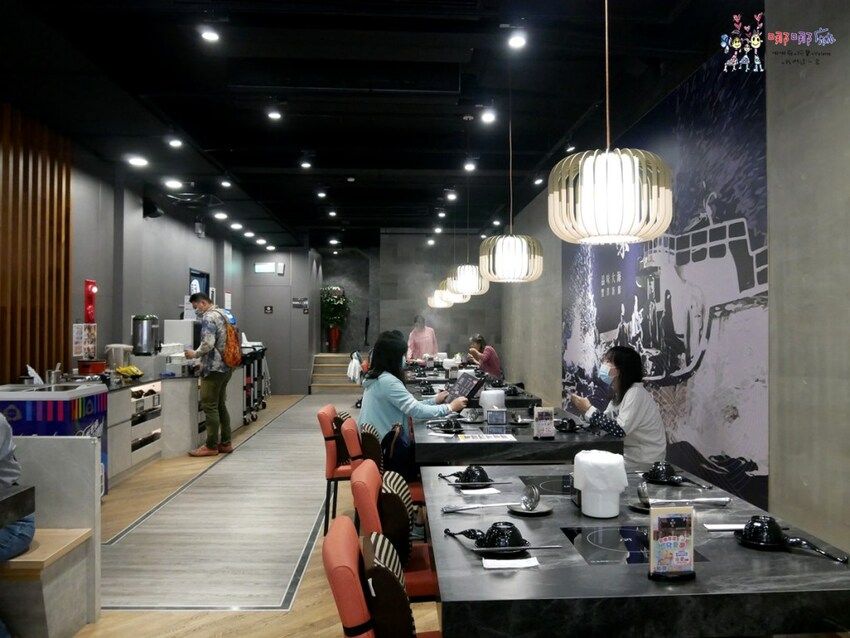 桃園南崁火鍋店進門先送一盤肉，還有自助吧免費吃到飽！壽喜牛飯豪好吃 | 哪哪麻