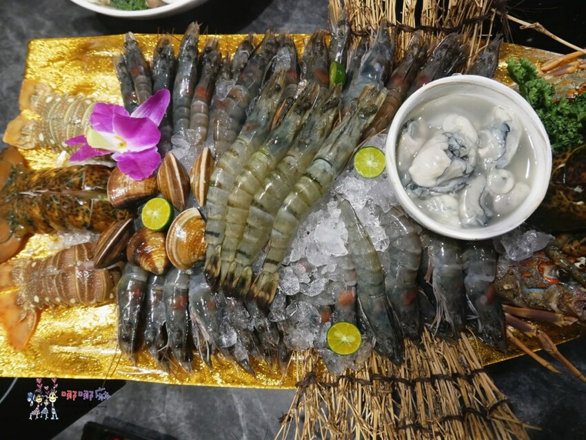 桃園南崁火鍋店進門先送一盤肉，還有自助吧免費吃到飽！壽喜牛飯豪好吃 | 哪哪麻