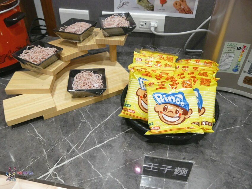 桃園南崁火鍋店進門先送一盤肉，還有自助吧免費吃到飽！壽喜牛飯豪好吃 | 哪哪麻