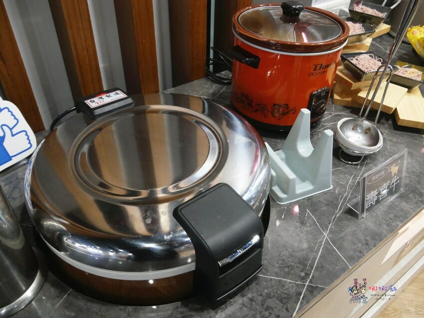 桃園南崁火鍋店進門先送一盤肉，還有自助吧免費吃到飽！壽喜牛飯豪好吃 | 哪哪麻