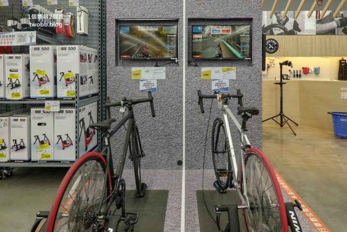 【新北景點| 迪卡儂三重旗艦店-雙北市面積最大旗艦店,互動式運動裝置體驗單車、跑步運動,也有VR大螢幕體驗球類運動。 - 1個媽咪2個寶