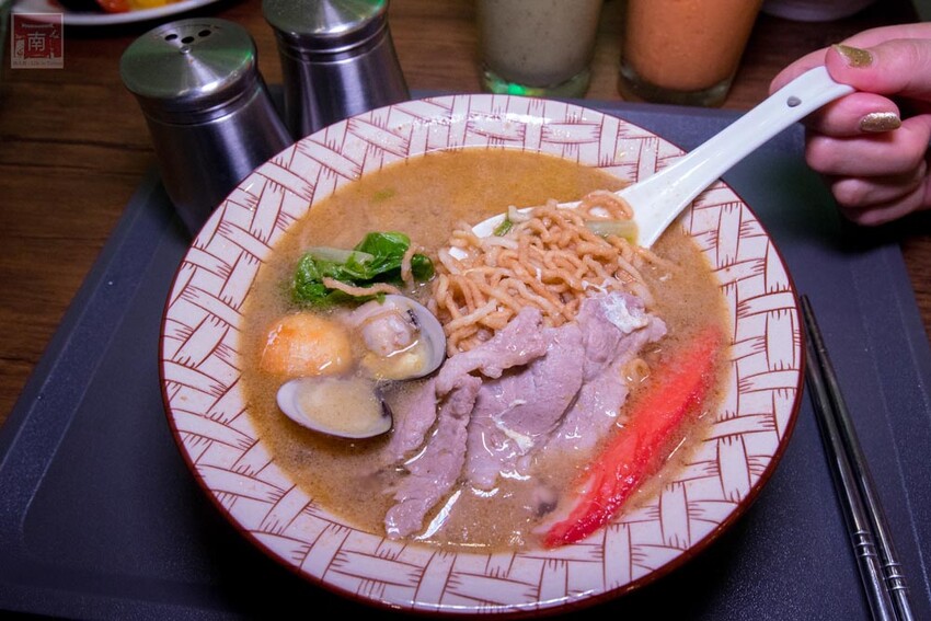 【臺南美食】滿滿古早味的番茄及綜合水果切盤,季節限定芒果雪花冰搭配莫凡比冰淇淋,還有隱藏版冰品~品馨冰菓室 - 南人幫