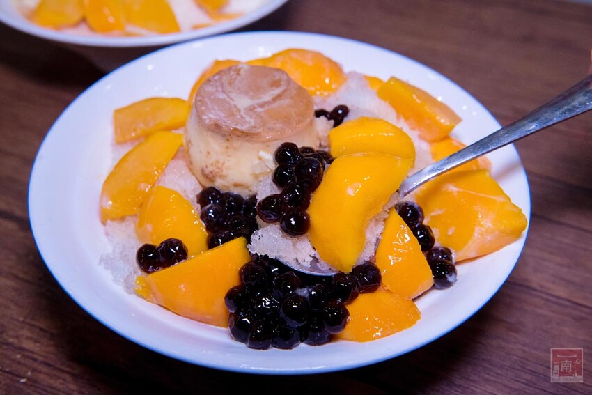 【臺南美食】滿滿古早味的番茄及綜合水果切盤,季節限定芒果雪花冰搭配莫凡比冰淇淋,還有隱藏版冰品~品馨冰菓室 - 南人幫