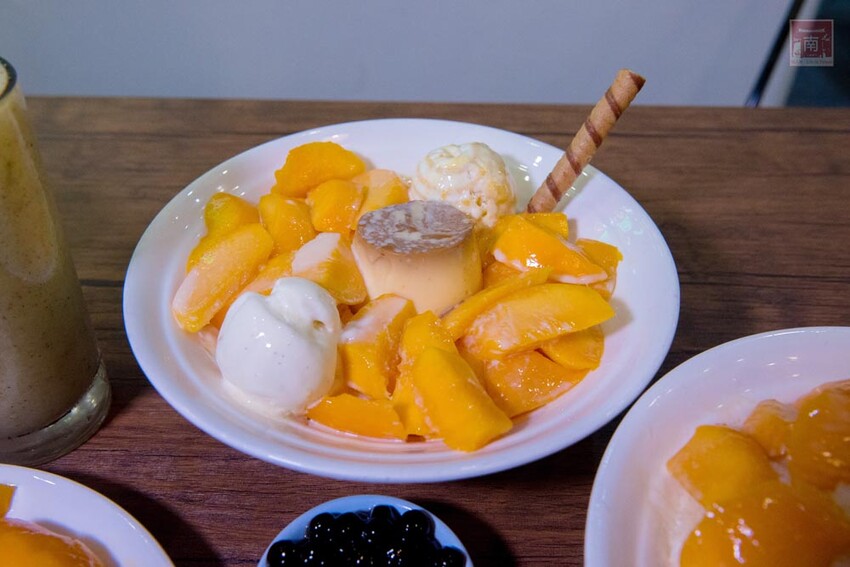 【臺南美食】滿滿古早味的番茄及綜合水果切盤,季節限定芒果雪花冰搭配莫凡比冰淇淋,還有隱藏版冰品~品馨冰菓室 - 南人幫