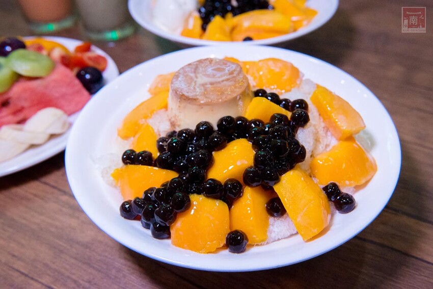 【臺南美食】滿滿古早味的番茄及綜合水果切盤,季節限定芒果雪花冰搭配莫凡比冰淇淋,還有隱藏版冰品~品馨冰菓室 - 南人幫