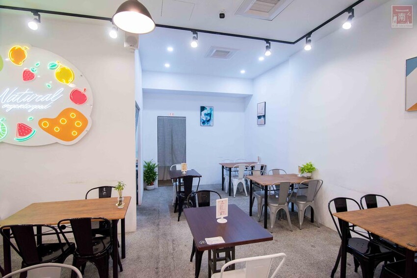 【臺南美食】滿滿古早味的番茄及綜合水果切盤,季節限定芒果雪花冰搭配莫凡比冰淇淋,還有隱藏版冰品~品馨冰菓室 - 南人幫