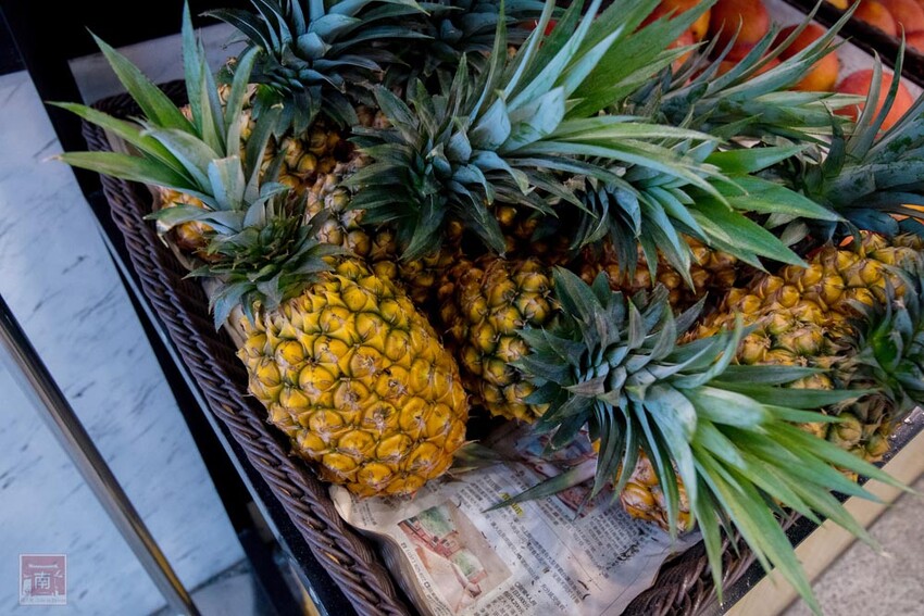【臺南美食】滿滿古早味的番茄及綜合水果切盤,季節限定芒果雪花冰搭配莫凡比冰淇淋,還有隱藏版冰品~品馨冰菓室 - 南人幫
