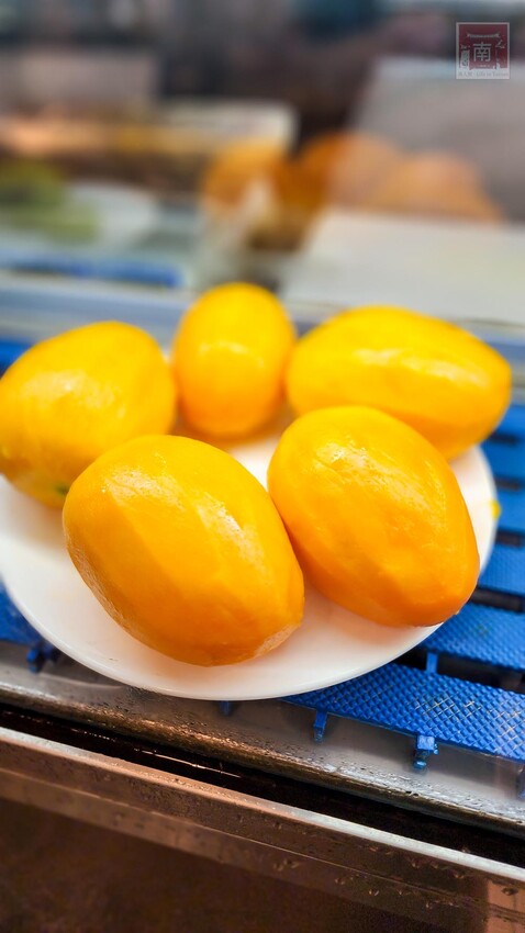 【臺南美食】滿滿古早味的番茄及綜合水果切盤,季節限定芒果雪花冰搭配莫凡比冰淇淋,還有隱藏版冰品~品馨冰菓室 - 南人幫