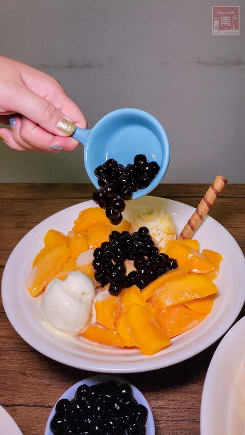 【臺南美食】滿滿古早味的番茄及綜合水果切盤,季節限定芒果雪花冰搭配莫凡比冰淇淋,還有隱藏版冰品~品馨冰菓室 - 南人幫