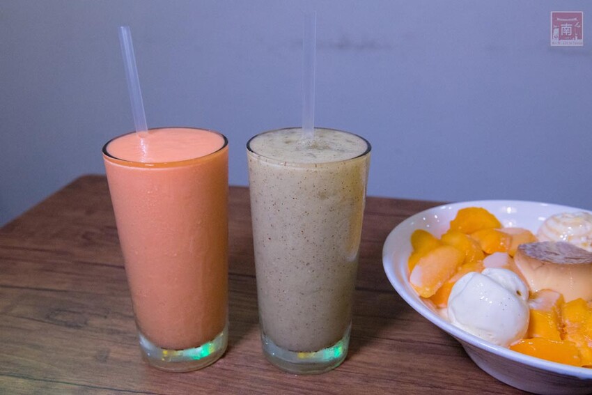 【臺南美食】滿滿古早味的番茄及綜合水果切盤,季節限定芒果雪花冰搭配莫凡比冰淇淋,還有隱藏版冰品~品馨冰菓室 - 南人幫