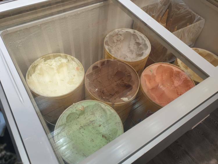 【新北美食｜ 鶯歌-鍋老闆百元頂級鍋物，料多實惠，自助吧設有冰品及滷肉飯。 - 1個媽咪2個寶