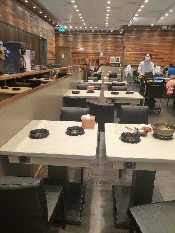 【新北美食｜ 鶯歌-鍋老闆百元頂級鍋物，料多實惠，自助吧設有冰品及滷肉飯。 - 1個媽咪2個寶