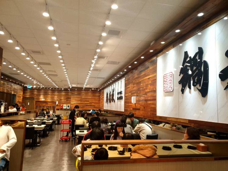 【新北美食｜ 鶯歌-鍋老闆百元頂級鍋物，料多實惠，自助吧設有冰品及滷肉飯。 - 1個媽咪2個寶