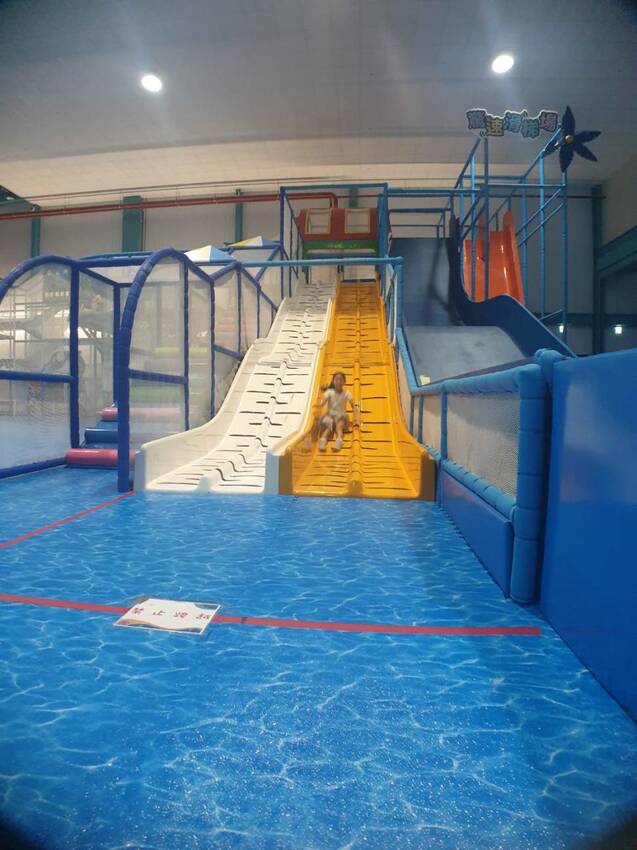 【嘉義|棒棒鯨奇樂園】全新開幕!位在嘉義太保,鄰近故宮南院,超大球池與刺激的90度溜滑梯! - 1個媽咪2個寶