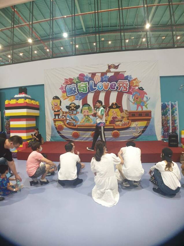 【嘉義|棒棒鯨奇樂園】全新開幕!位在嘉義太保,鄰近故宮南院,超大球池與刺激的90度溜滑梯! - 1個媽咪2個寶