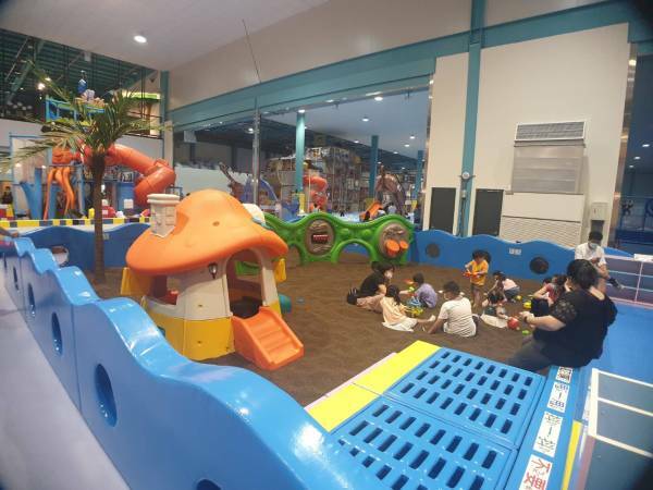 【嘉義|棒棒鯨奇樂園】全新開幕!位在嘉義太保,鄰近故宮南院,超大球池與刺激的90度溜滑梯! - 1個媽咪2個寶