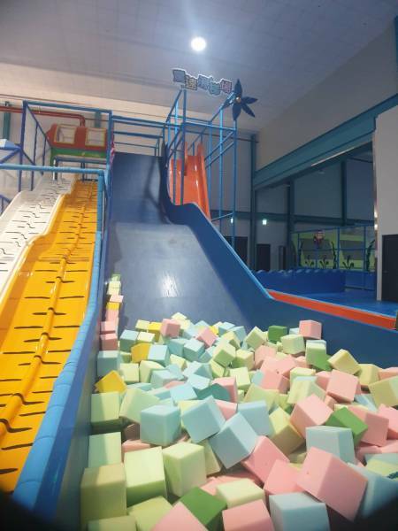 【嘉義|棒棒鯨奇樂園】全新開幕!位在嘉義太保,鄰近故宮南院,超大球池與刺激的90度溜滑梯! - 1個媽咪2個寶