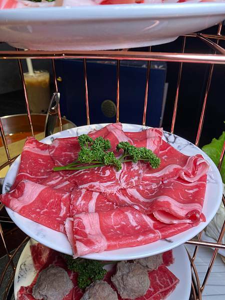 (台北南京復興站)湊一鍋Get Together南京微風店 台北火鍋推薦 高CP值火鍋 亞洲特色鍋底 獨特七格鍋 時尚環境舒適 食材優質美味好吃