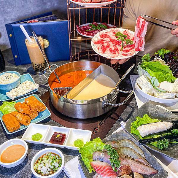 (台北南京復興站)湊一鍋Get Together南京微風店 台北火鍋推薦 高CP值火鍋 亞洲特色鍋底 獨特七格鍋 時尚環境舒適 食材優質美味好吃