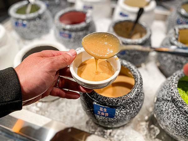 (台北南京復興站)湊一鍋Get Together南京微風店 台北火鍋推薦 高CP值火鍋 亞洲特色鍋底 獨特七格鍋 時尚環境舒適 食材優質美味好吃