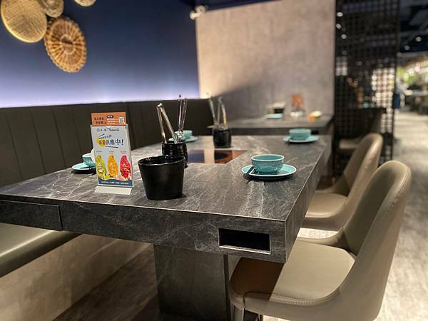 (台北南京復興站)湊一鍋Get Together南京微風店 台北火鍋推薦 高CP值火鍋 亞洲特色鍋底 獨特七格鍋 時尚環境舒適 食材優質美味好吃