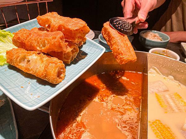 (台北南京復興站)湊一鍋Get Together南京微風店 台北火鍋推薦 高CP值火鍋 亞洲特色鍋底 獨特七格鍋 時尚環境舒適 食材優質美味好吃