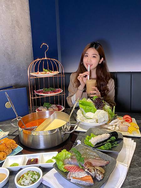 (台北南京復興站)湊一鍋Get Together南京微風店 台北火鍋推薦 高CP值火鍋 亞洲特色鍋底 獨特七格鍋 時尚環境舒適 食材優質美味好吃