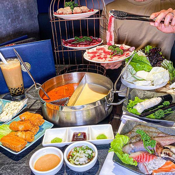 (台北南京復興站)湊一鍋Get Together南京微風店 台北火鍋推薦 高CP值火鍋 亞洲特色鍋底 獨特七格鍋 時尚環境舒適 食材優質美味好吃