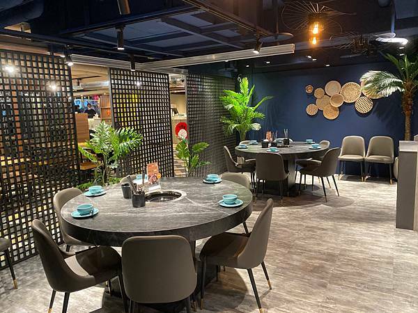 (台北南京復興站)湊一鍋Get Together南京微風店 台北火鍋推薦 高CP值火鍋 亞洲特色鍋底 獨特七格鍋 時尚環境舒適 食材優質美味好吃