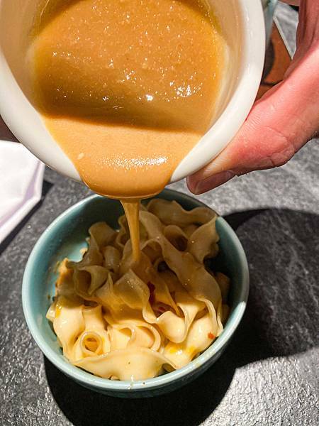 (台北南京復興站)湊一鍋Get Together南京微風店 台北火鍋推薦 高CP值火鍋 亞洲特色鍋底 獨特七格鍋 時尚環境舒適 食材優質美味好吃