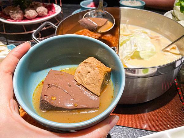 (台北南京復興站)湊一鍋Get Together南京微風店 台北火鍋推薦 高CP值火鍋 亞洲特色鍋底 獨特七格鍋 時尚環境舒適 食材優質美味好吃